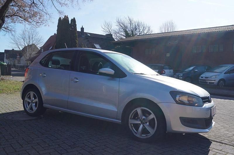 Gebraucht VW Polo 60 PS (44 kW) 2012 Silber Kleinwagen