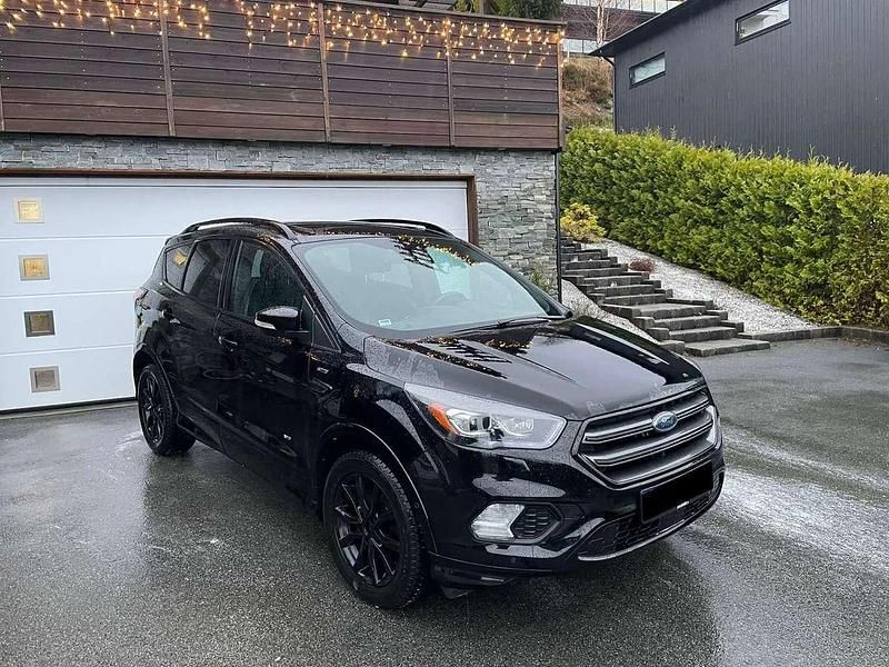 Gebraucht Ford Kuga ST-Line 150 PS (110 kW) 2017 Schwarz SUV