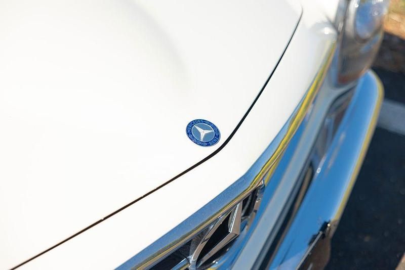 Second-hand Mercedes 250 1968 Alb Cabrio