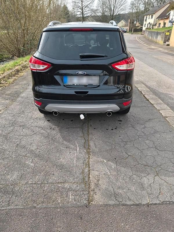 Gebraucht Ford Kuga 150 PS (110 kW) 2015 Schwarz SUV