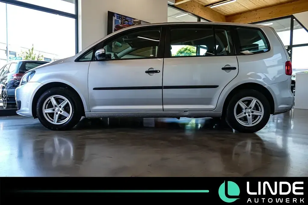 Usata VW Touran Trendline 105 CV (77 kW) 2011 Argento Monovolume