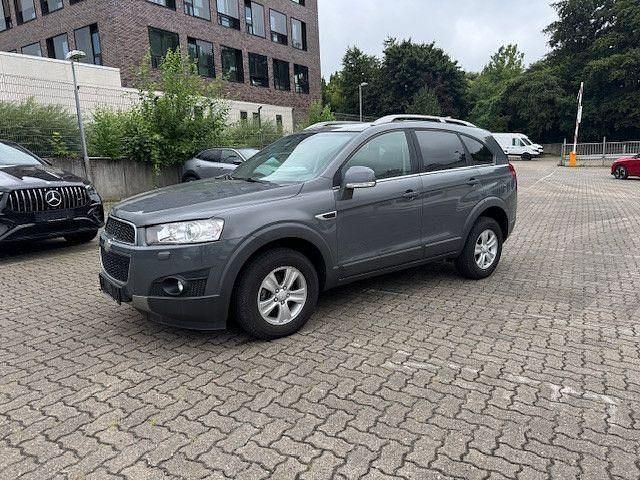 Grau Gebraucht 2012 Chevrolet Captiva LT SUV | 10.990 € (Teuer) - Bild 1/4