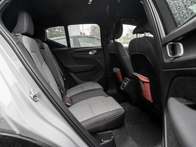 Gebraucht Volvo XC40 Plus 197 PS (144 kW) 2024 Grau (vapour grey) SUV