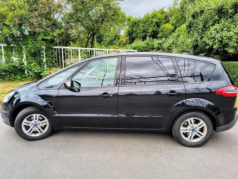 Schwarz Gebraucht 2011 Ford S-MAX Business Edition Van / Kleinbus | 5.699 € (Guter Preis) - Bild 1/4