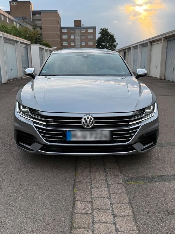 Grau Gebraucht 2017 VW Arteon R-line Limousine | 20.600 € (Etwas zu teuer) - Bild 1/4