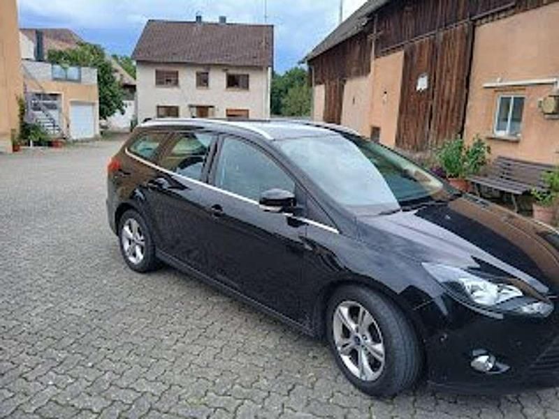 Schwarz Gebraucht 2012 Ford Focus Champions Edition Kombi | 7.999 € (Teuer) - Bild 1/4