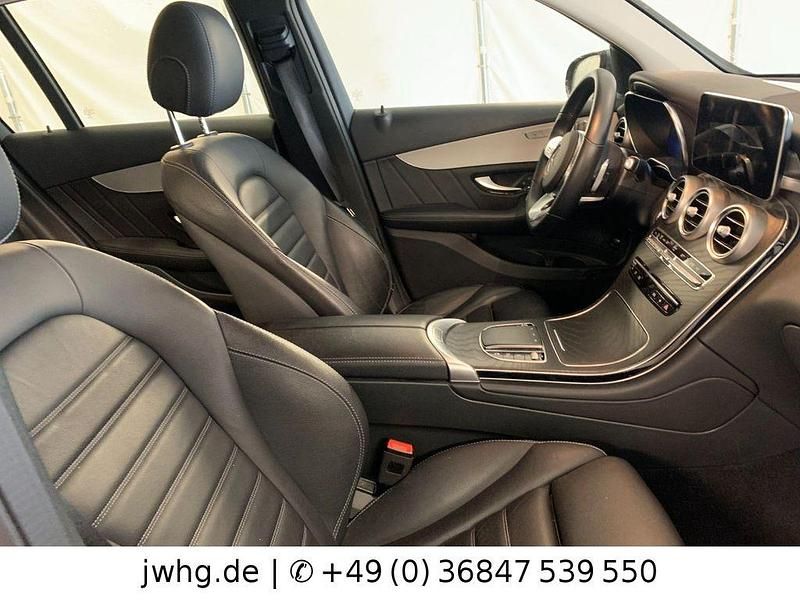 Gebraucht Mercedes GLC300e AMG line 306 PS (225 kW) 2021 Selenitgrau SUV