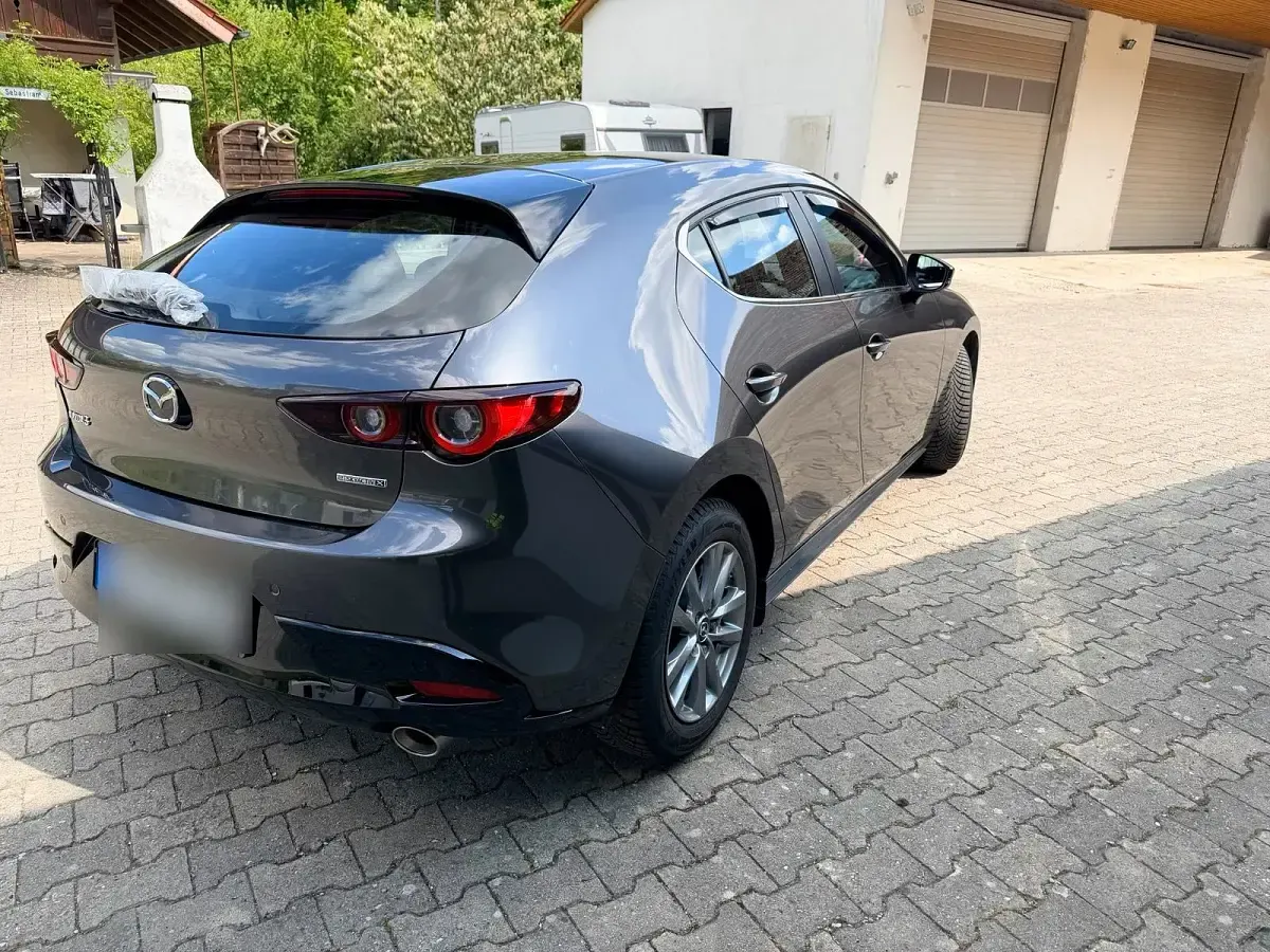 Używany Mazda 3 186 KM (136 kW) 2023 Szary Sedan/Limuzyna