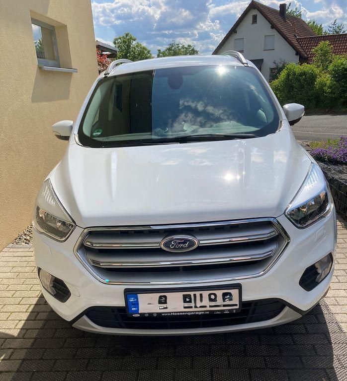 Gebraucht Ford Kuga Trend 120 PS (88 kW) 2019 Weiß SUV