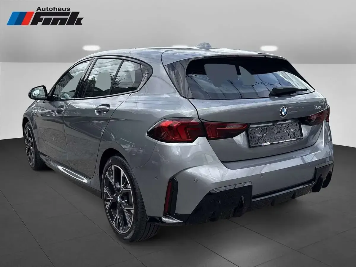 Gebraucht BMW 120 170 PS (125 kW) 2025 Skyscraper grau Kleinwagen