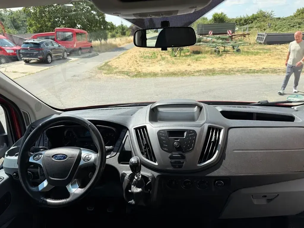 Gebraucht Ford Transit Trend 105 PS (77 kW) 2018 Rot Van