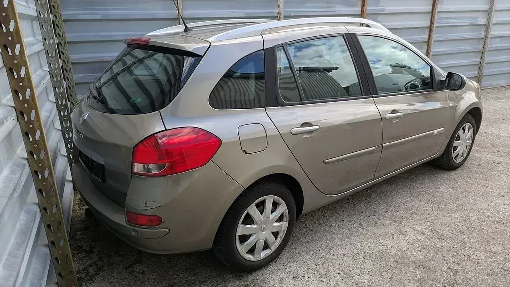 Gebraucht Renault Clio Dynamique 101 PS (74 kW) 2011 Grau Limousine