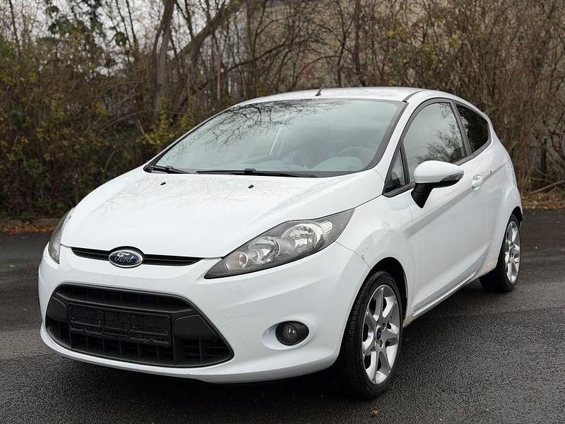 Weiß Gebraucht 2009 Ford Fiesta Trend Limousine | 1.350 € (Guter Preis) - Bild 1/4