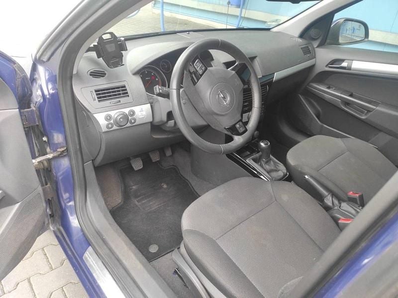 Gebraucht Opel Astra 110 PS (80 kW) 2010 Blau Kombi