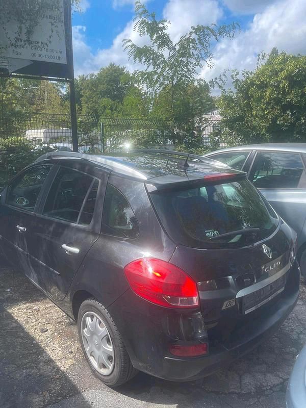 Schwarz Gebraucht 2010 Renault Clio GrandTour Kombi | 1.700 € (Guter Preis) - Bild 1/4