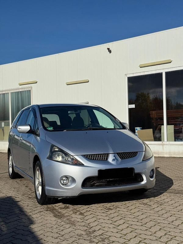 Grau Gebraucht 2004 Mitsubishi Grandis Van / Kleinbus | 1.500 € - Bild 1/4