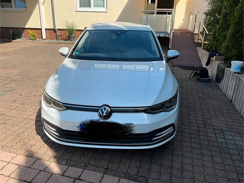 Weiß Gebraucht 2022 VW Golf VIII Style Limousine | 21.000 € (Superpreis) - Bild 1/4