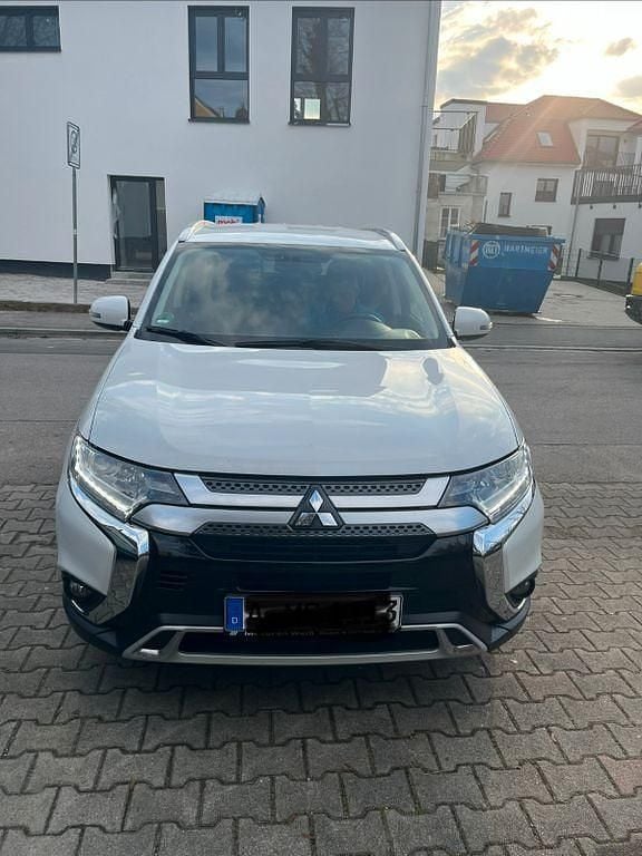 Gebraucht Mitsubishi Outlander Active 150 PS (110 kW) 2019 Weiß SUV