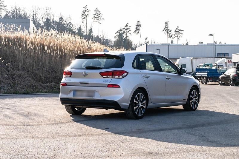 Gebraucht Hyundai i30 99 PS (72 kW) 2018 Silber Kleinwagen