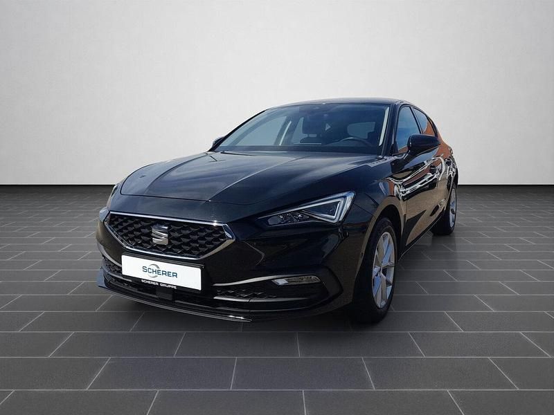 Mitternachtsschwarz (metallic) Gebraucht 2020 Seat Leon Style Limousine | 18.900 € (Etwas zu teuer) - Bild 1/4