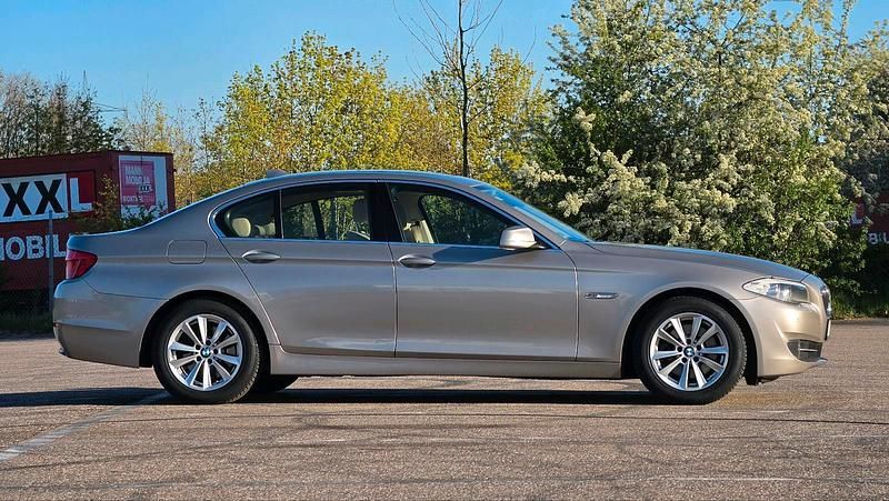 Gebraucht BMW 523 204 PS (150 kW) 2010 Silber Limousine