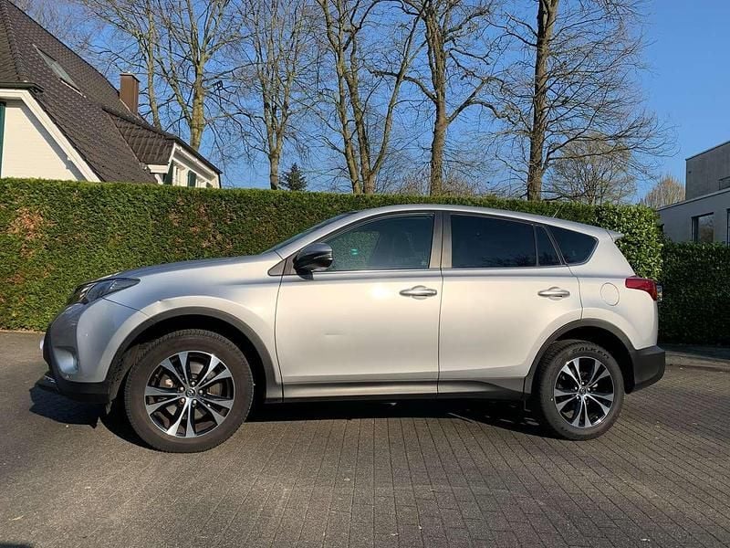 Gebraucht Toyota RAV4 Edition 150 PS (110 kW) 2016 Silber SUV