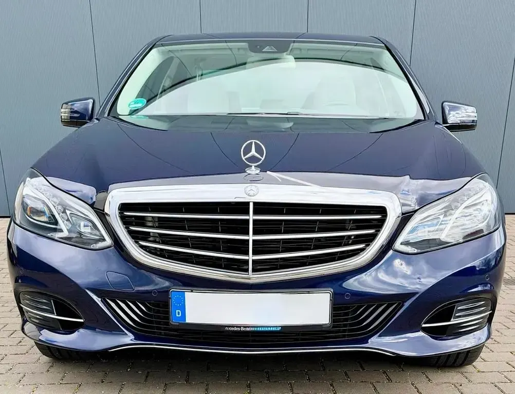 Gebraucht Mercedes E400 Elegance 333 PS (244 kW) 2014 Blau Limousine