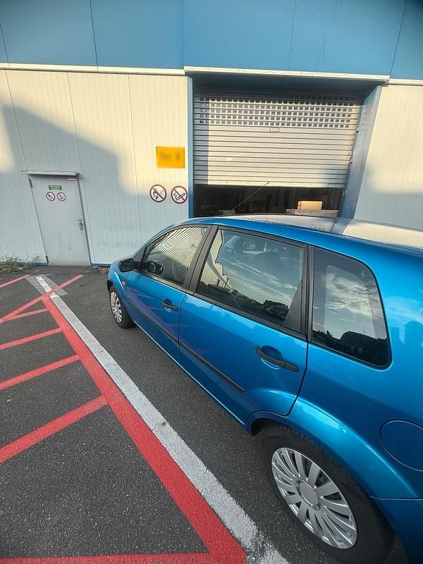 Gebraucht Ford Fiesta 59 PS (43 kW) 2005 Blau Kleinwagen