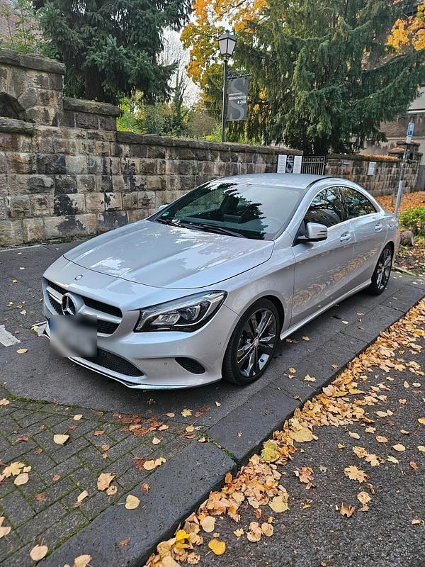 Grau Gebraucht 2016 Mercedes CLA180 Limousine | 18.800 € (Fairer Preis) - Bild 1/4