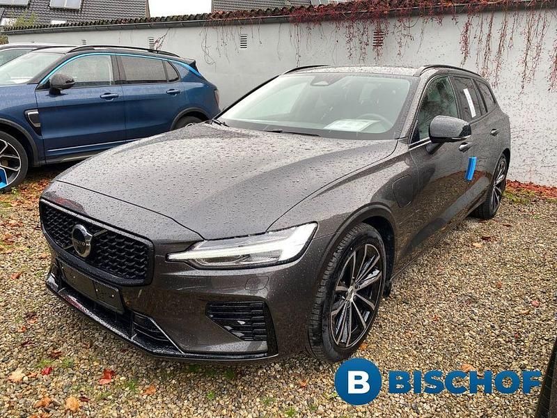 Grau Gebraucht 2025 Volvo V60 Plus Kombi | 38.990 € (Superpreis) - Bild 1/4