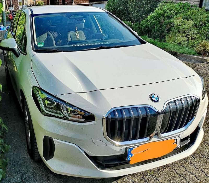 Weiß Gebraucht 2024 BMW 216 Active Tourer Van / Kleinbus | 25.200 € (Guter Preis) - Bild 1/4