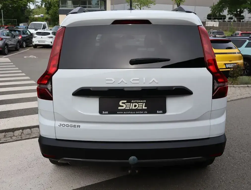 Gebraucht Dacia Jogger Expression 101 PS (74 kW) 2023 Gletscherweiss Van / Kleinbus