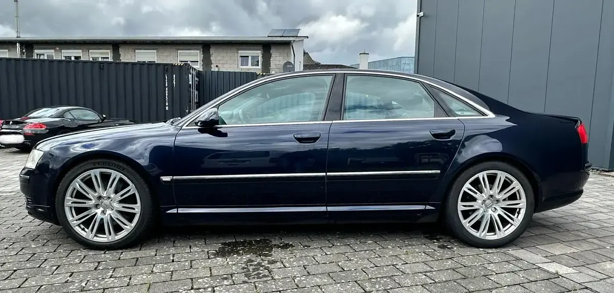Gebraucht Audi A8 334 PS (245 kW) 2003 Blau Limousine