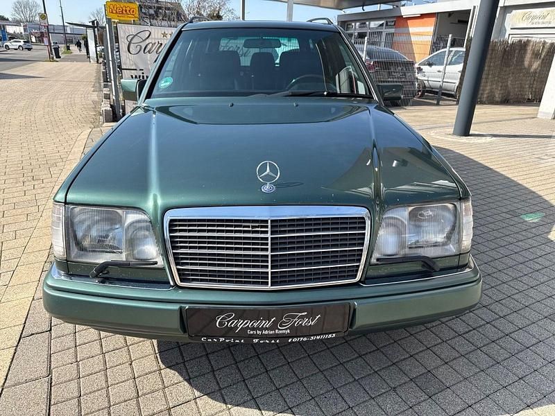 Gebraucht Mercedes E280 193 PS (141 kW) 1995 Grün Kombi