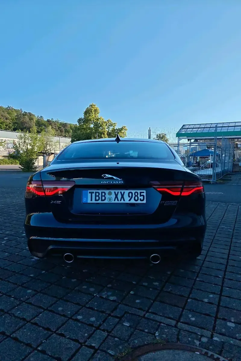Gebraucht Jaguar XE 250 PS (183 kW) 2020 Blau Limousine