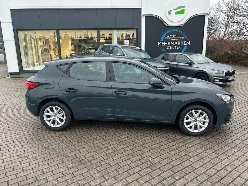 Neu Seat Leon Style 116 PS (85 kW) 2025 Blau Limousine