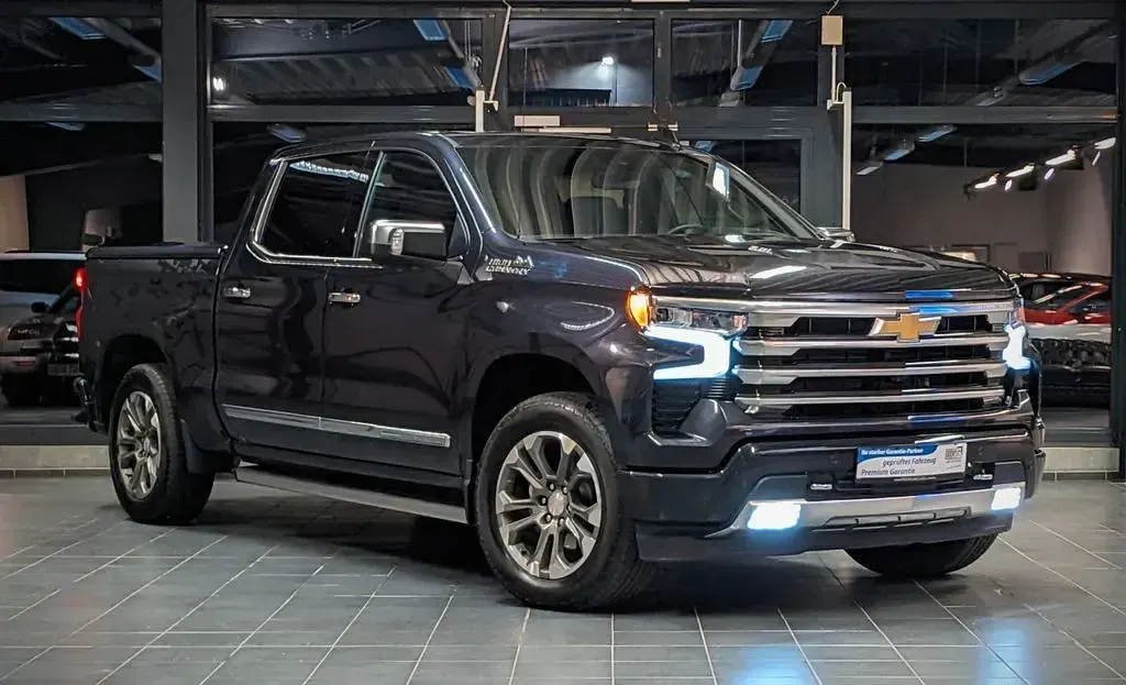 Gebraucht Chevrolet Silverado 426 PS (313 kW) 2024 Schwarz SUV
