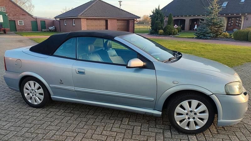 Gebraucht Opel Astra Cabriolet 147 PS (108 kW) 2002 Silber Cabrio