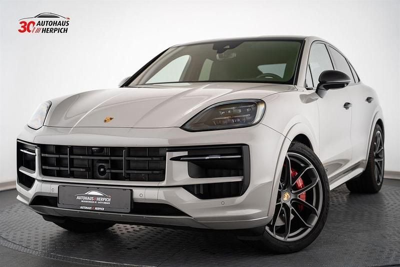 Grau Gebraucht 2024 Porsche Cayenne GTS Sport SUV | 151.840 € (Fairer Preis) - Bild 1/4