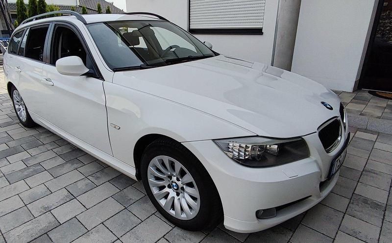 Weiß Gebraucht 2008 BMW 318 Kombi | 4.636 € - Bild 1/4