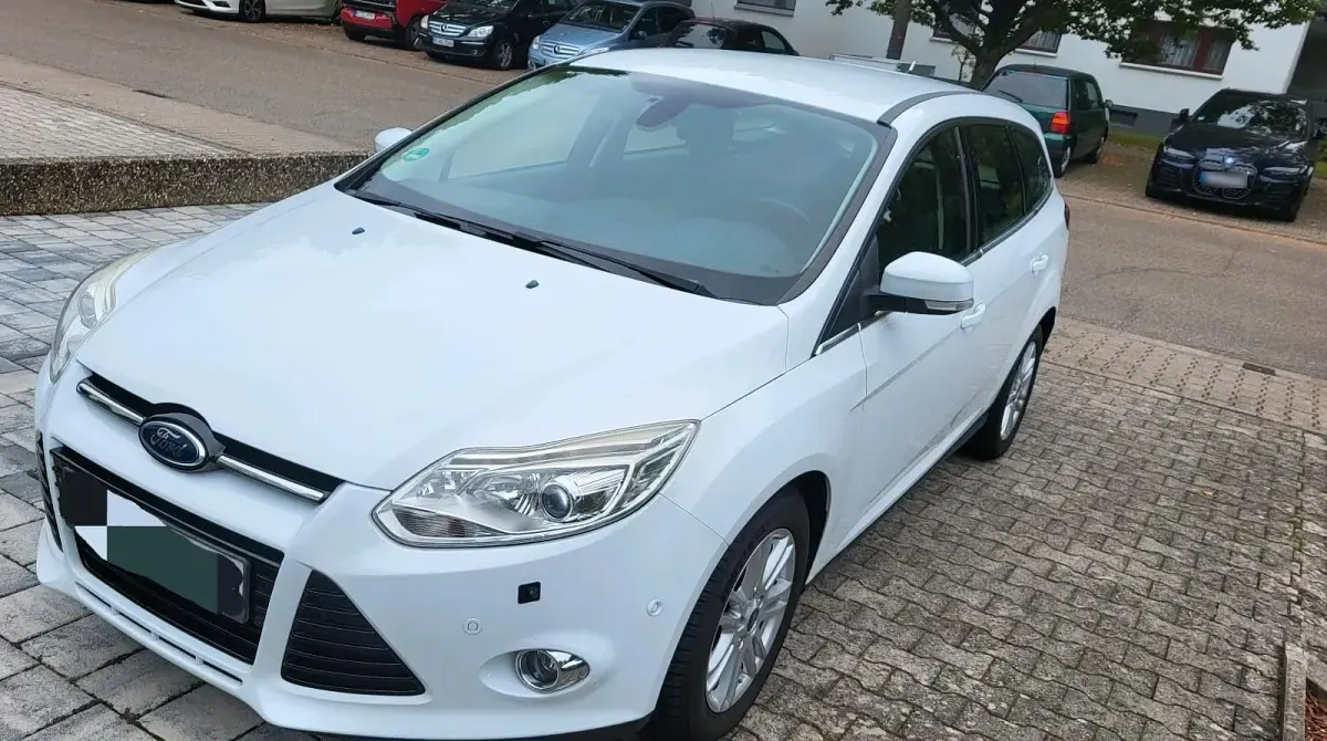 Gebraucht Ford Focus 140 PS (102 kW) 2014 Weiß Kombi