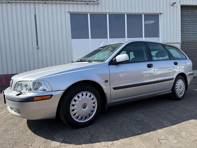 Second-hand Volvo V40 165 CP (121 kW) 2000 Argintiu Break