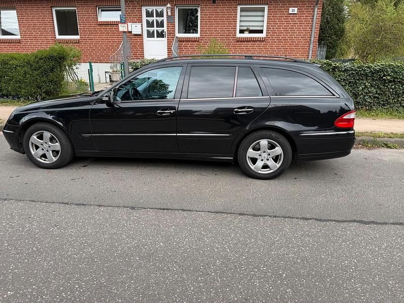 Second-hand Mercedes E320 224 CP (164 kW) 2004 Negru Break