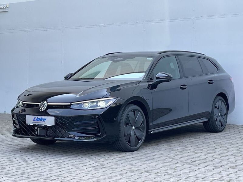 Gebraucht VW Passat R-line 272 PS (200 kW) 2024 Grenadillschwarz metallic Kombi