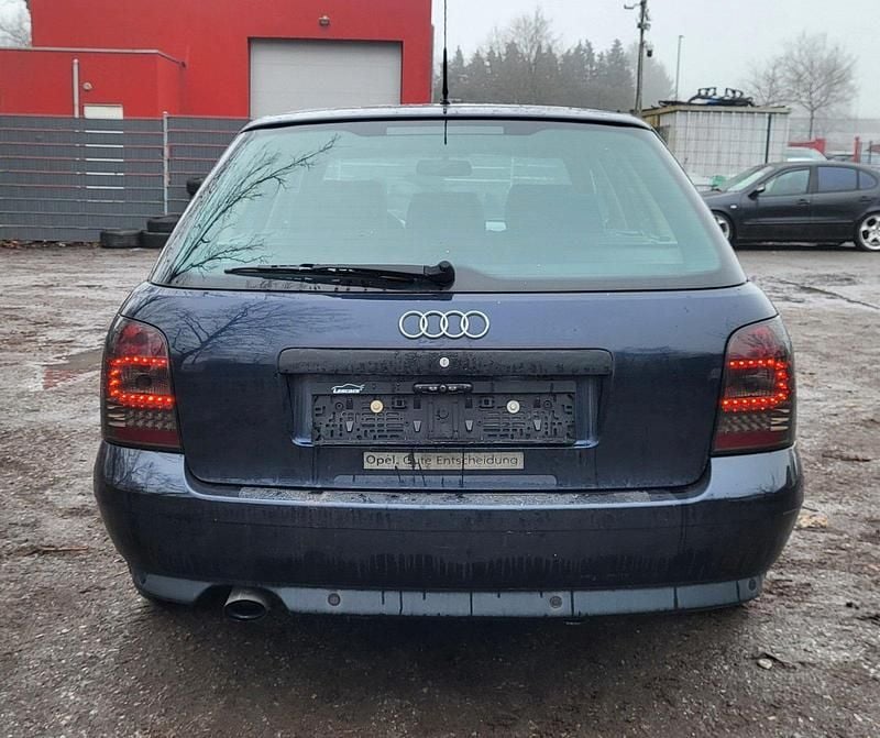 Gebraucht Audi A4 105 PS (77 kW) 1999 Blau Kombi