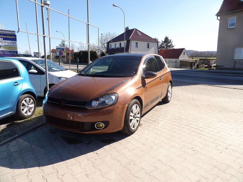 Amaryllisrot metallic Gebraucht 2009 VW Golf VI Trendline Kleinwagen | 5.999 € (Etwas zu teuer) - Bild 1/4