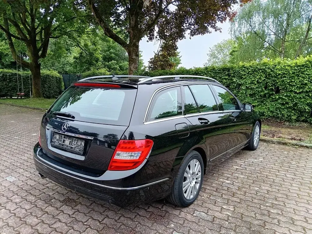 Gebraucht Mercedes C250 Elegance 204 PS (150 kW) 2011 Schwarz Limousine