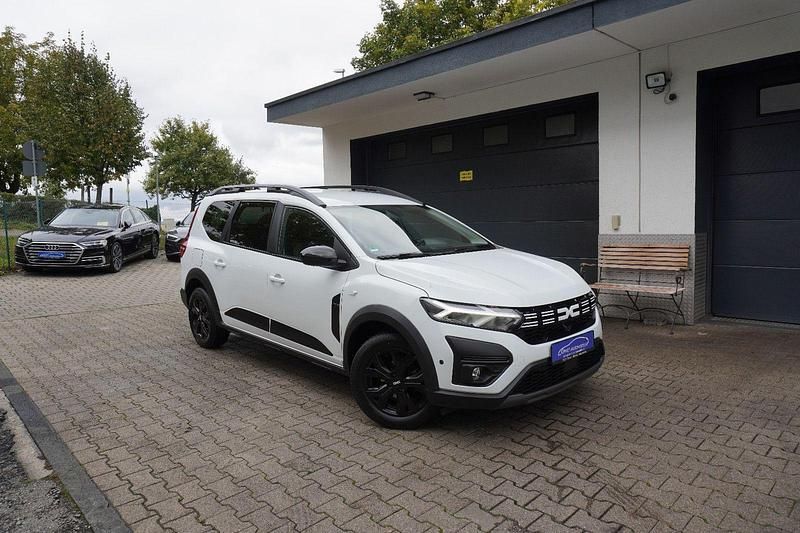 Weiß Gebraucht 2023 Dacia Jogger Extreme Van / Kleinbus | 17.999 € (Guter Preis) - Bild 1/4
