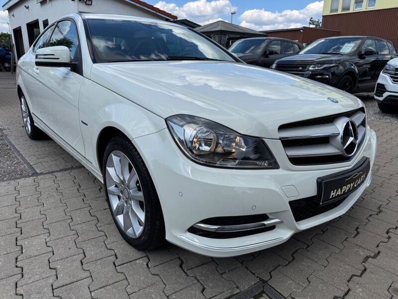 Weiß Gebraucht 2012 Mercedes C180 Coupé | 13.900 € (Fairer Preis) - Bild 1/4