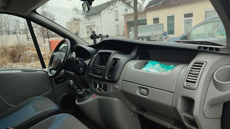 Gebraucht Renault Trafic Komfort 114 PS (83 kW) 2014 Schwarz Van / Kleinbus